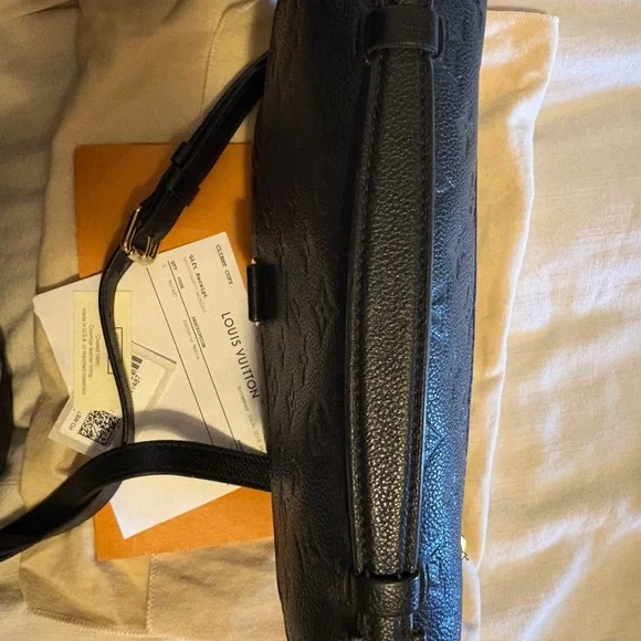 Louis Vuitton Black Women's Bag - Picture 10 of 13